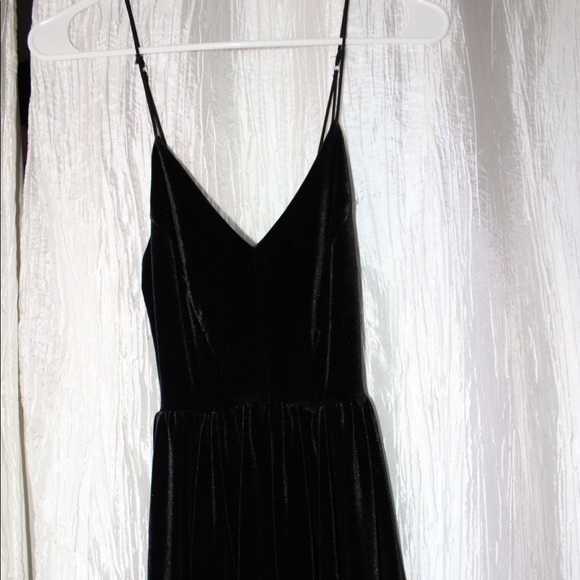 ♣️Velvet Romper♠️ - Picture 4 of 7